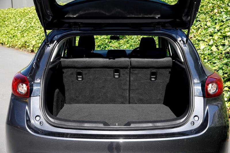 2016 Mazda 3 GLX / Axela Sport