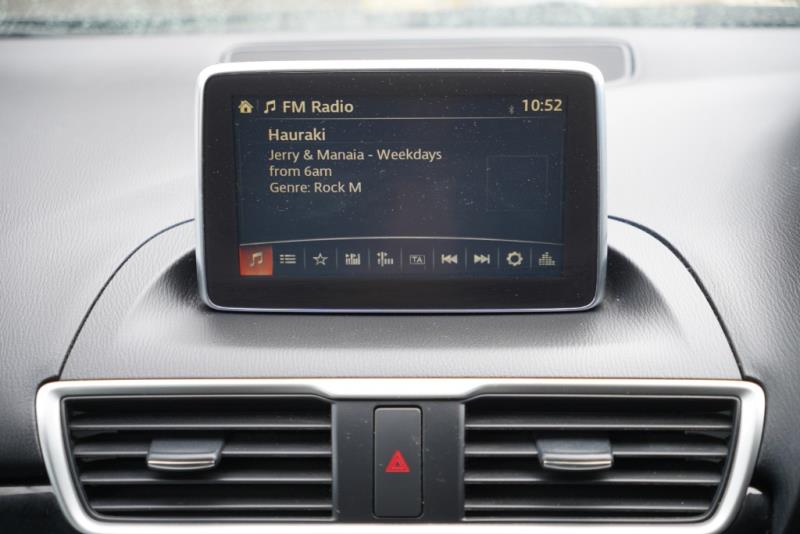 2016 Mazda 3 GLX / Axela Sport