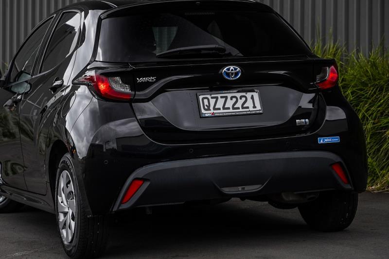 2021 Toyota Yaris Hybrid / Vitz