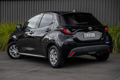 2021 Toyota Yaris Hybrid / Vitz - Thumbnail