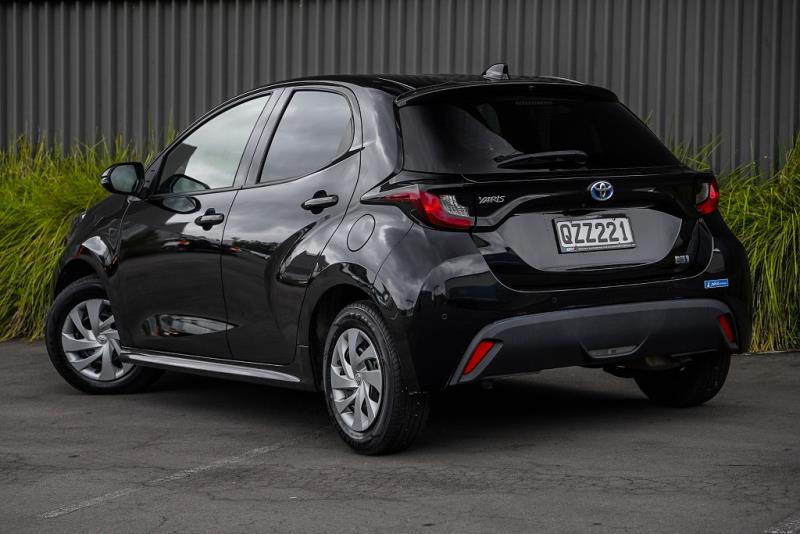 2021 Toyota Yaris Hybrid / Vitz