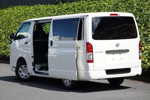 2020 Toyota Hiace / Regius Ace - Thumbnail