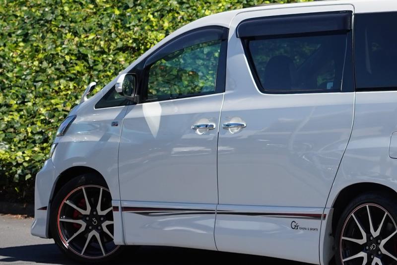 2013 Toyota Vellfire G's / Alphard