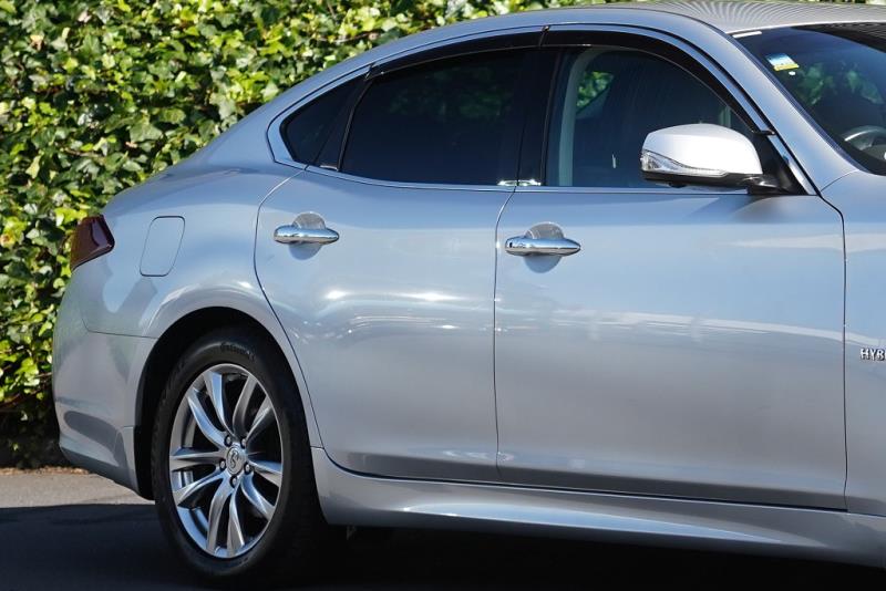 2018 Nissan Fuga Hybrid / Skyline