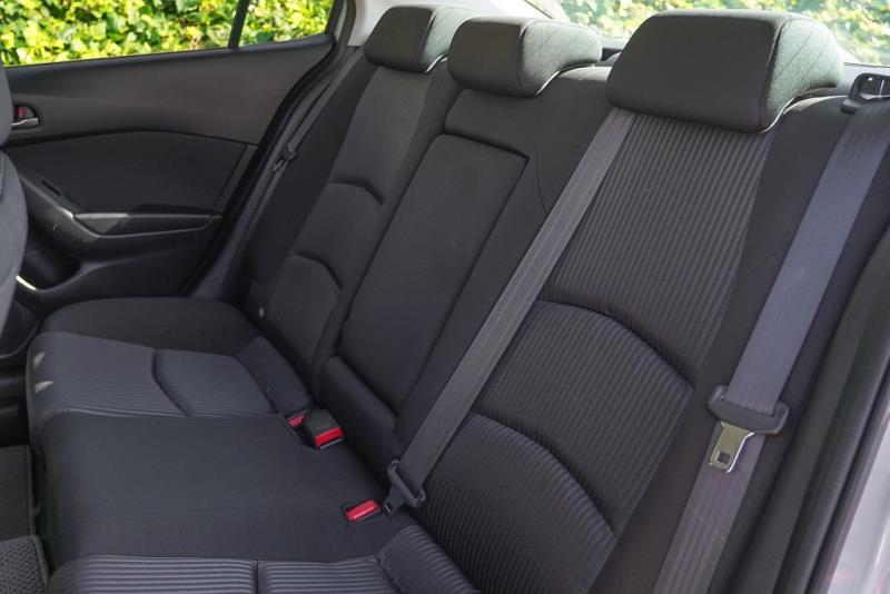 2015 Mazda Axela 15C / 3 Sport