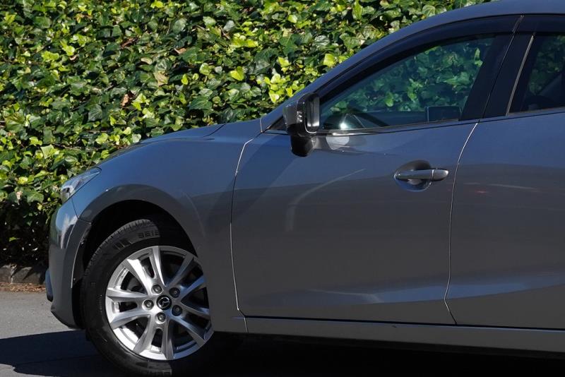 2015 Mazda Axela 15C / 3 Sport