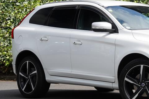 2015 Volvo XC60 T5 R-Design - Thumbnail