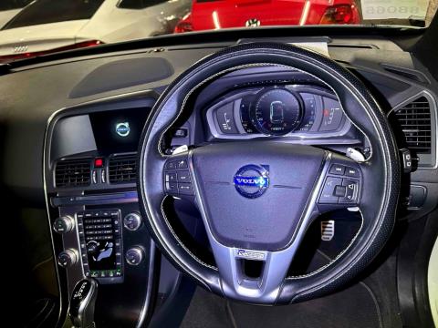 2015 Volvo XC60 T5 R-Design - Thumbnail
