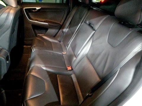 2015 Volvo XC60 T5 R-Design - Thumbnail