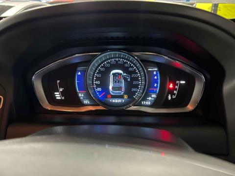 2015 Volvo XC60 T5 R-Design - Thumbnail