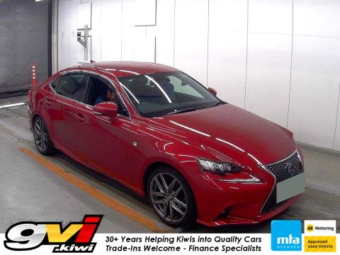 2015 Lexus IS 300h - Thumbnail