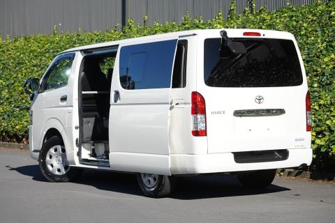 2018 Toyota Hiace GL 5 Door - Thumbnail