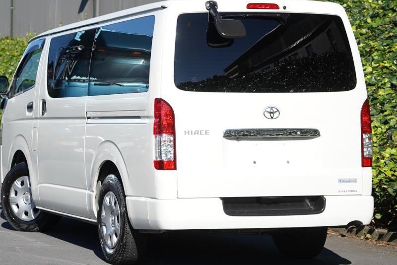 2018 Toyota Hiace GL 5 Door