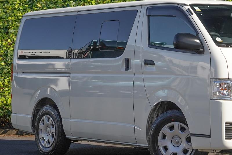 2018 Toyota Hiace GL 5 Door