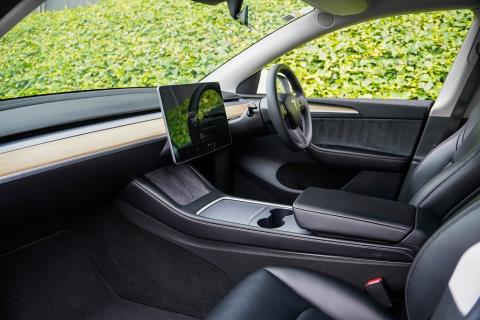 2022 Tesla Model Y - Thumbnail