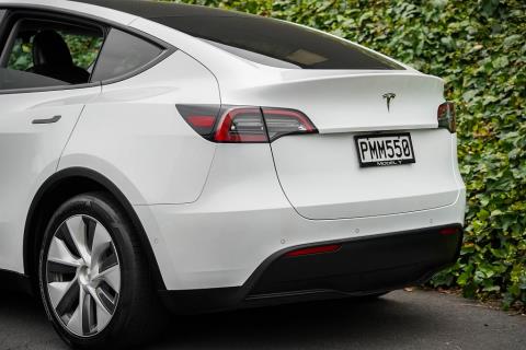 2022 Tesla Model Y - Thumbnail