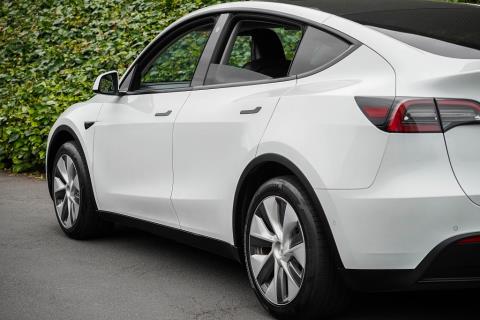 2022 Tesla Model Y - Thumbnail