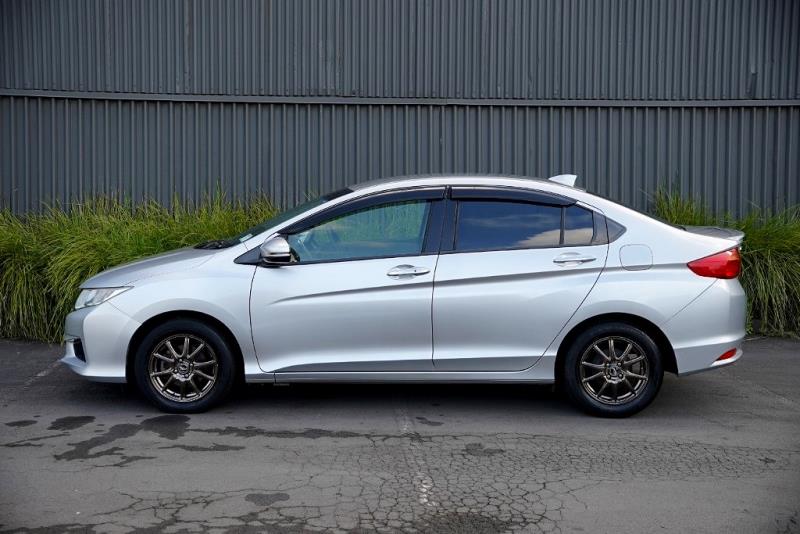 2015 Honda Grace / City