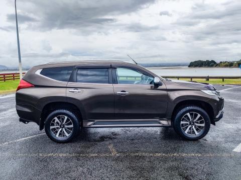 2019 Mitsubishi Pajero Sport VRX - Thumbnail