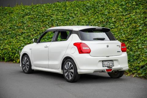 2017 Suzuki Swift - Thumbnail