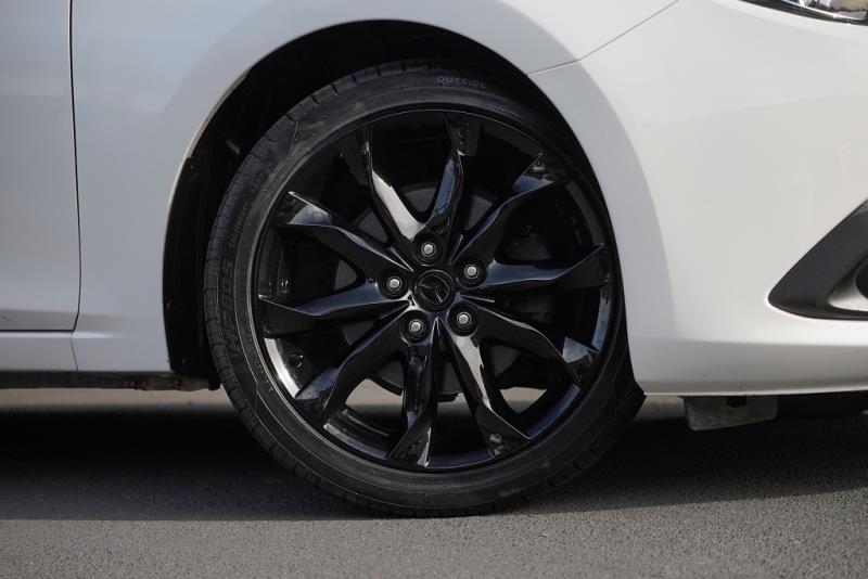 2015 Mazda 3 SP25 / Axela Sport