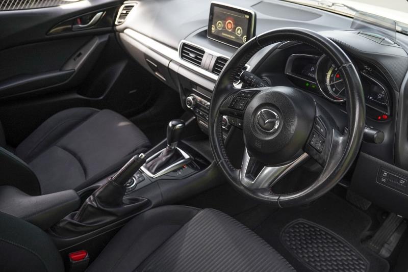 2015 Mazda 3 SP25 / Axela Sport