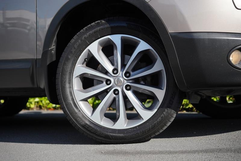 2014 Nissan Qashqai Ti / Dualis