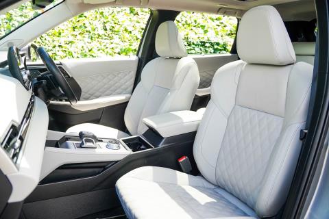 2022 Mitsubishi Outlander - Thumbnail