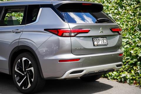 2022 Mitsubishi Outlander - Thumbnail