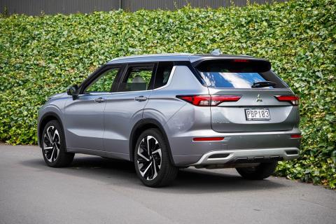 2022 Mitsubishi Outlander - Thumbnail