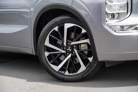 2022 Mitsubishi Outlander - Thumbnail