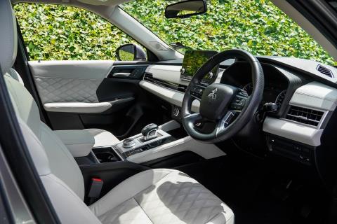 2022 Mitsubishi Outlander - Thumbnail