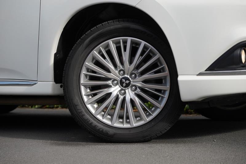 2019 Mitsubishi Outlander XLS PHEV 4WD