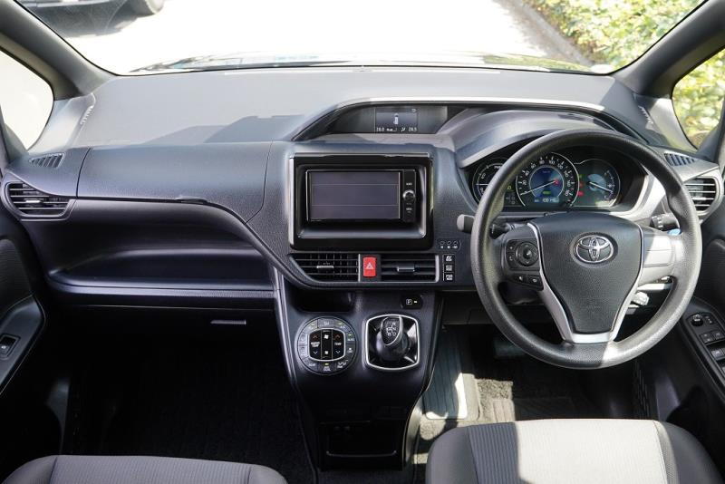2017 Toyota Voxy Hybrid / Noah X
