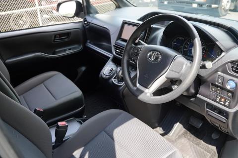2017 Toyota Voxy Hybrid / Noah X - Thumbnail