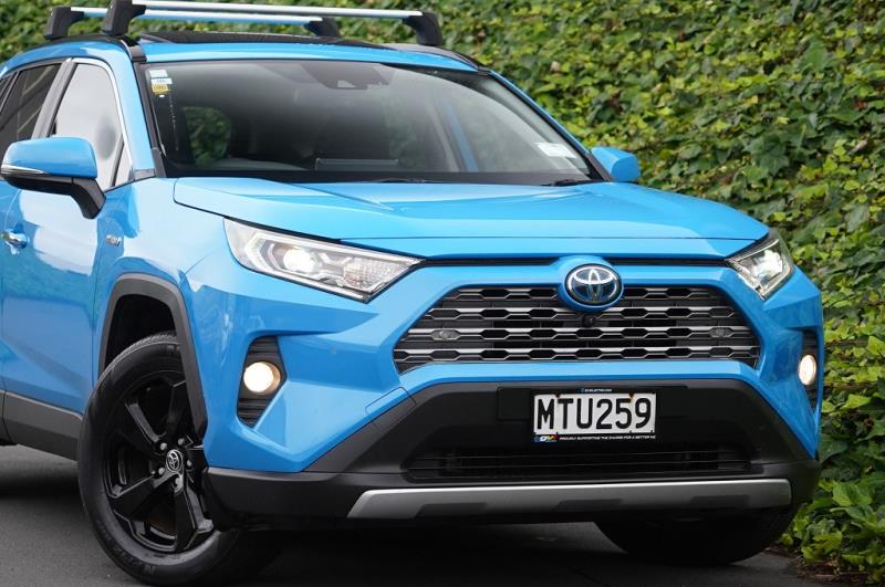 2020 Toyota RAV4 LTD Hybrid E-Four
