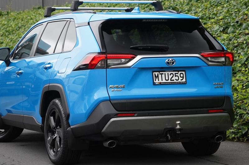 2020 Toyota RAV4 LTD Hybrid E-Four