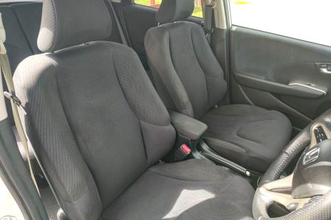 2010 Honda Fit S Hybrid / Jazz RS - Thumbnail