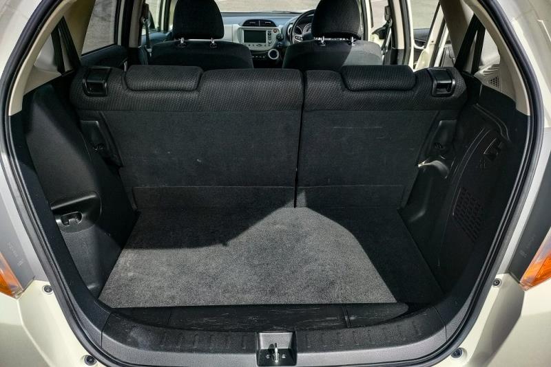 2010 Honda Fit S Hybrid / Jazz RS