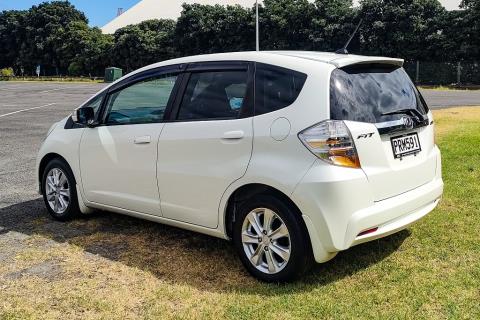 2010 Honda Fit S Hybrid / Jazz RS - Thumbnail