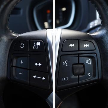 2015 Volvo V40 T4 - Thumbnail