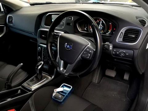 2015 Volvo V40 T4 - Thumbnail