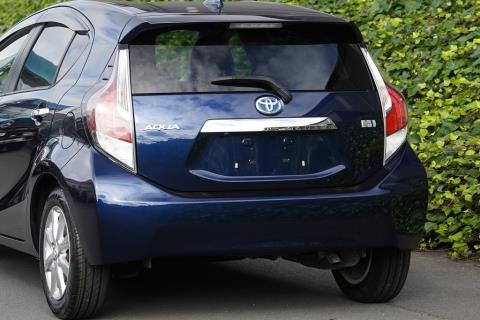 2016 Toyota Aqua Hybrid / Prius C - Thumbnail