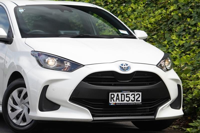 2021 Toyota Yaris Hybrid / Vitz
