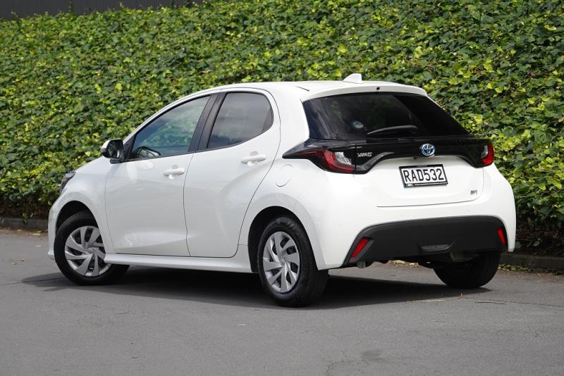 2021 Toyota Yaris Hybrid / Vitz