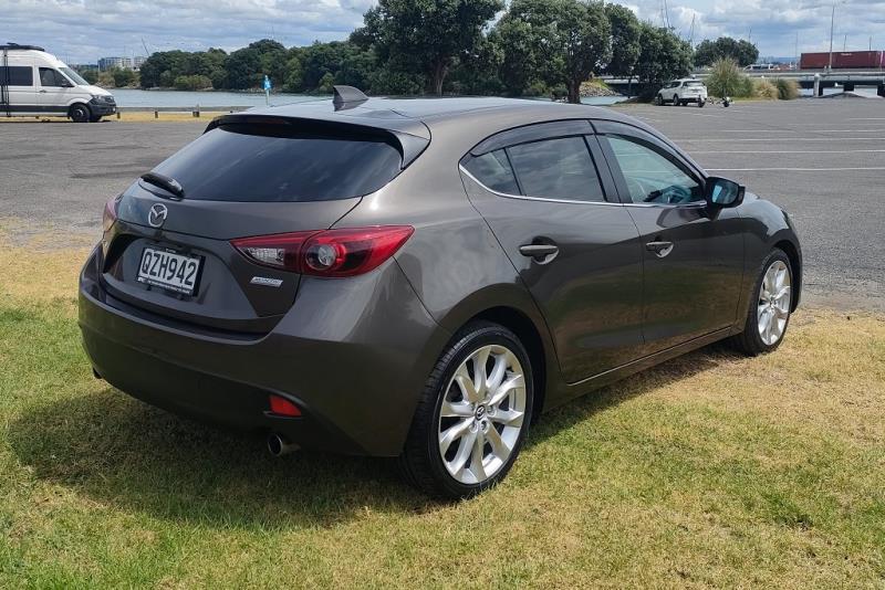 2014 Mazda Axela 20S / 3 Sport