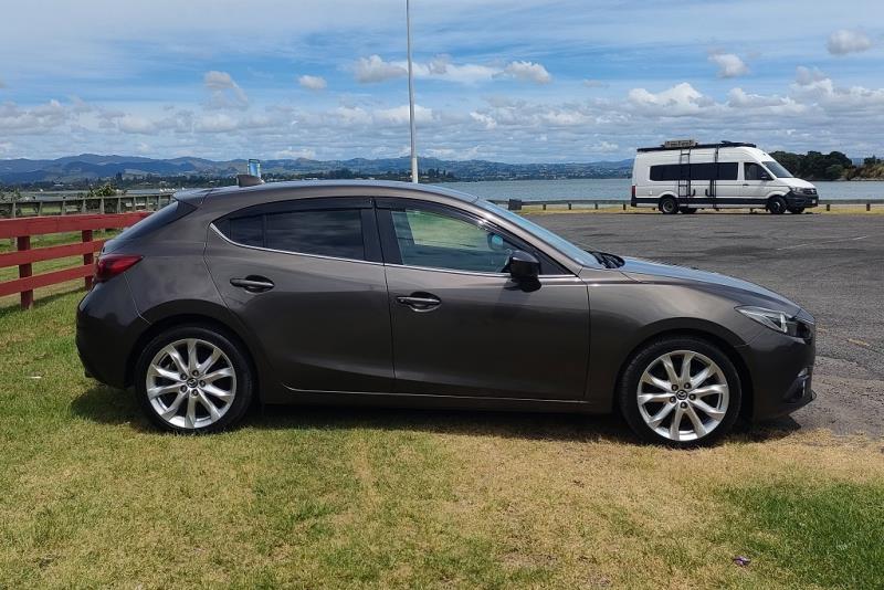 2014 Mazda Axela 20S / 3 Sport