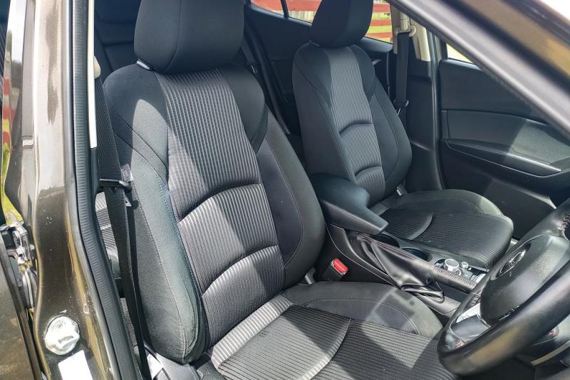 2014 Mazda Axela 20S / 3 Sport