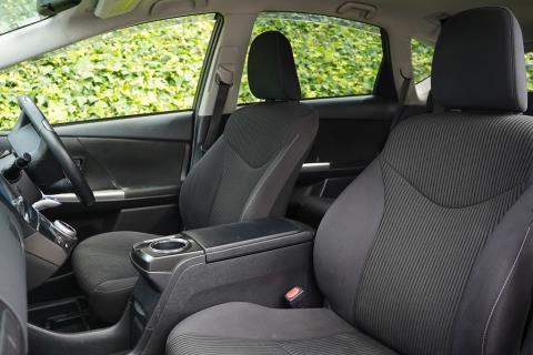 2016 Toyota Prius Alpha Hybrid - Thumbnail