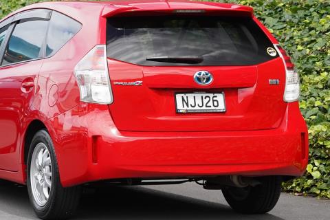 2016 Toyota Prius Alpha Hybrid - Thumbnail